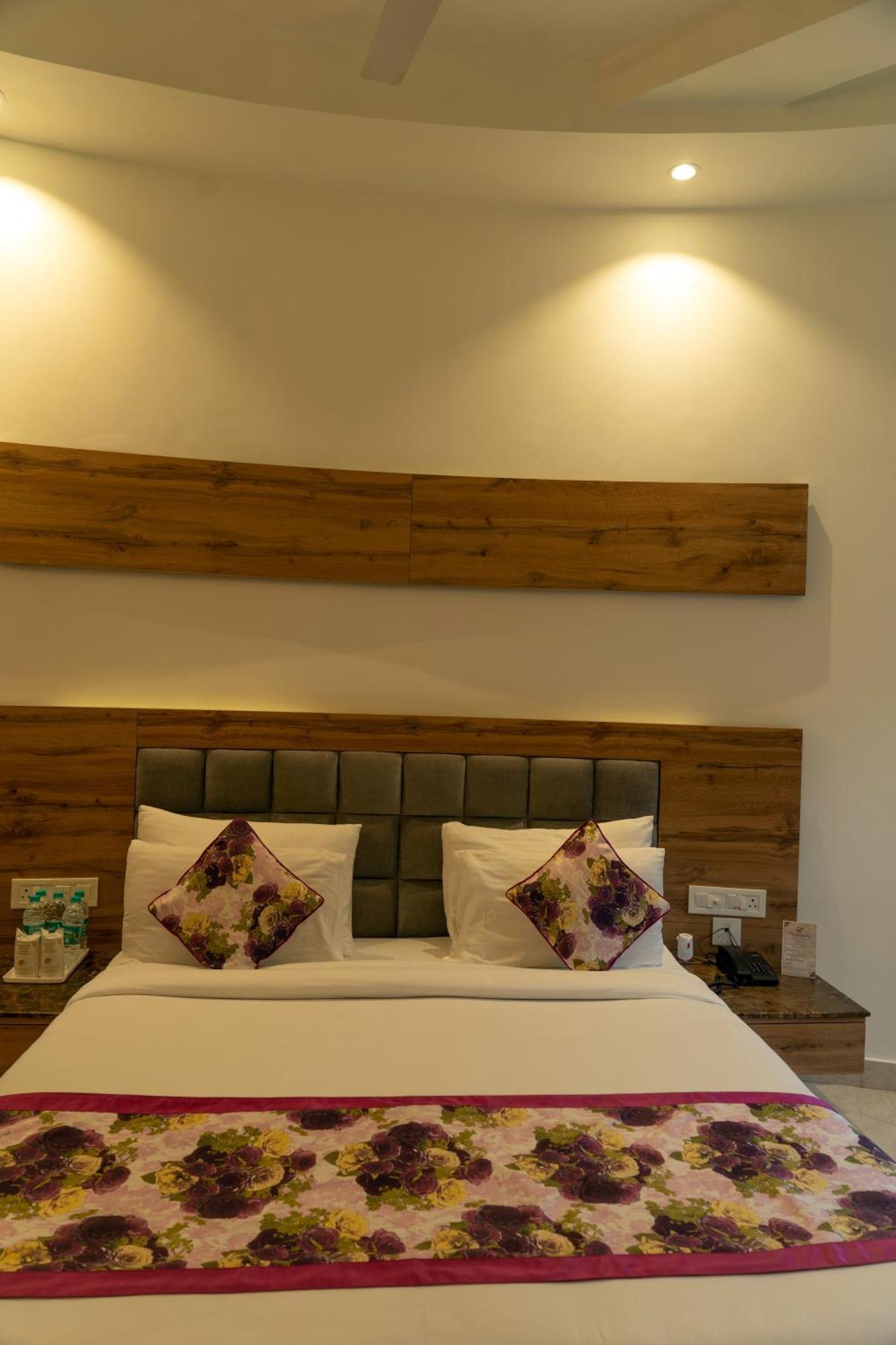 Dhikuli Wood Castle Spa & Resort מראה חיצוני תמונה